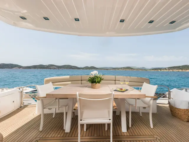 CALA DI LUNA | Sunseeker Manhattan 70 — 29 / 49