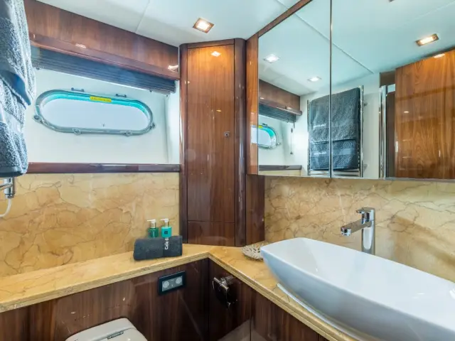 CALA DI LUNA | Sunseeker Manhattan 70 — 25 / 49