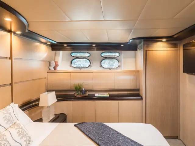 DOLCE VITA IV | Astondoa 102 GLX — 33 / 48
