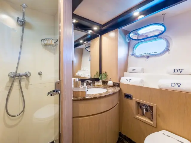 DOLCE VITA IV | Astondoa 102 GLX — 37 / 48