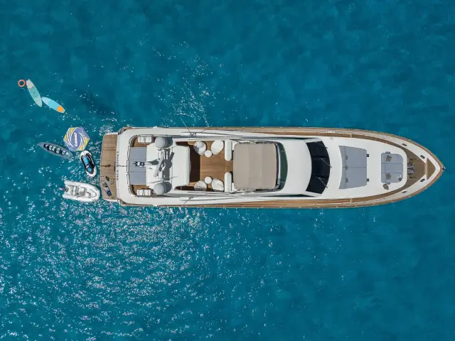 DOLCE VITA IV | Astondoa 102 GLX — 46 / 48