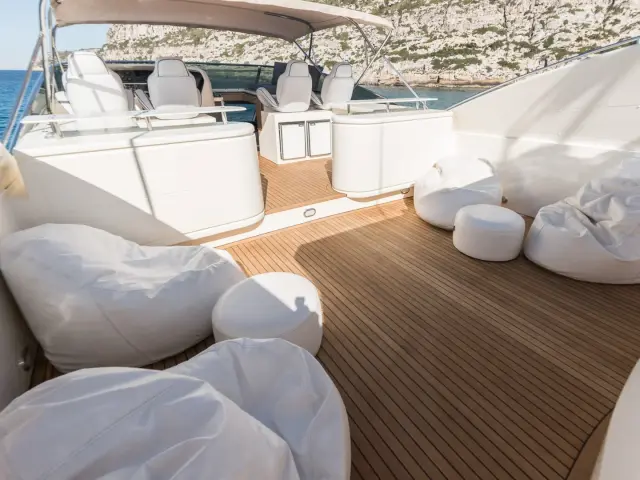 DOLCE VITA IV | Astondoa 102 GLX — 43 / 48