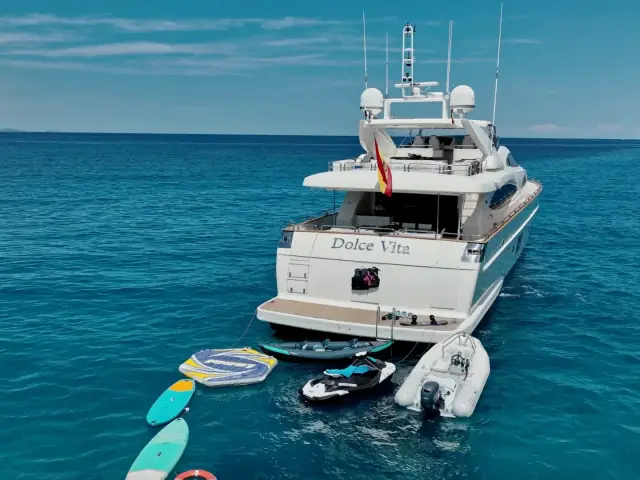 DOLCE VITA IV | Astondoa 102 GLX — 14 / 48