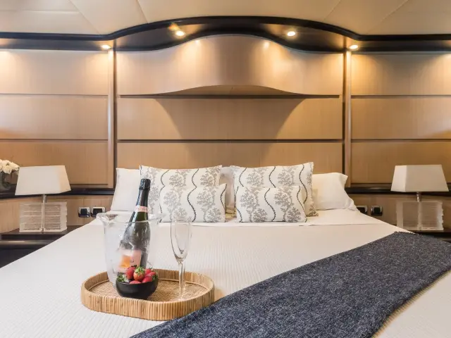 DOLCE VITA IV | Astondoa 102 GLX — 34 / 48