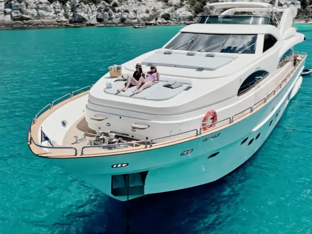 DOLCE VITA IV | Astondoa 102 GLX — 8 / 48