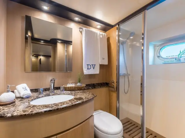 DOLCE VITA IV | Astondoa 102 GLX — 28 / 48
