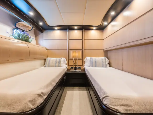 DOLCE VITA IV | Astondoa 102 GLX — 36 / 48