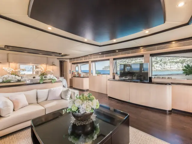 DOLCE VITA IV | Astondoa 102 GLX — 39 / 48