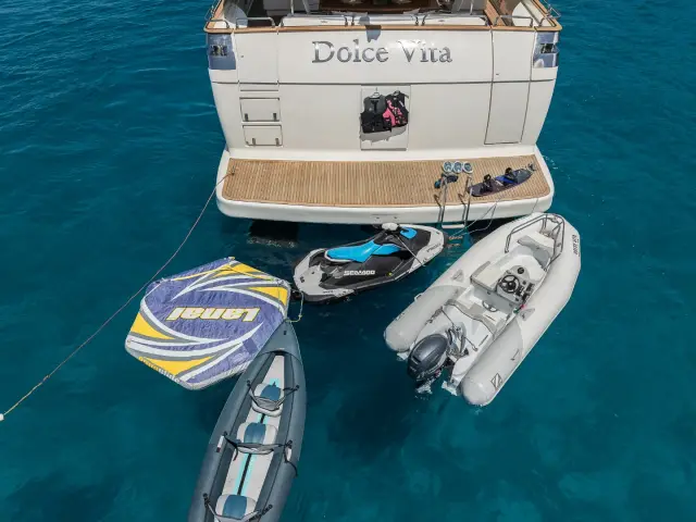 DOLCE VITA IV | Astondoa 102 GLX — 45 / 48