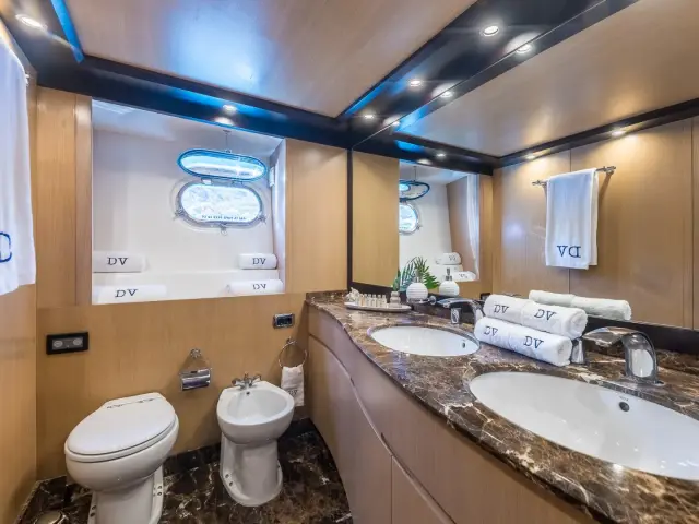 DOLCE VITA IV | Astondoa 102 GLX — 30 / 48