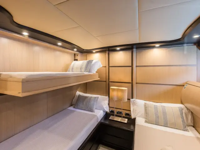 DOLCE VITA IV | Astondoa 102 GLX — 35 / 48