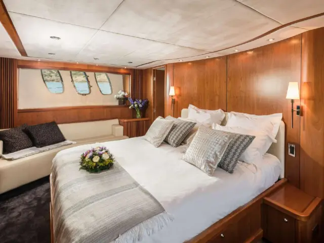 FROGGY | Sunseeker Predator 82 — 20 / 31