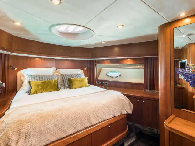 FROGGY | Sunseeker Predator 82 — 23 / 31