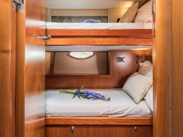 FROGGY | Sunseeker Predator 82 — 30 / 31