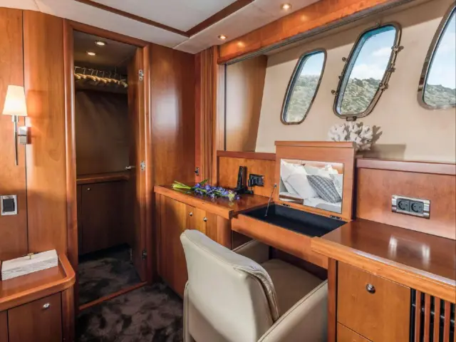 FROGGY | Sunseeker Predator 82 — 21 / 31