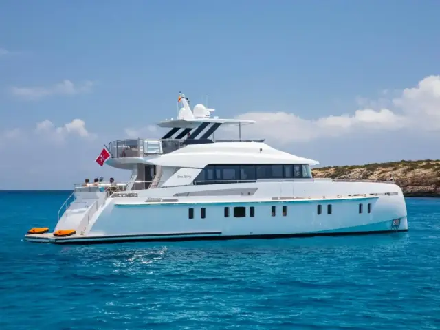 SEA STORY | Vanquish 82 — 1 / 14
