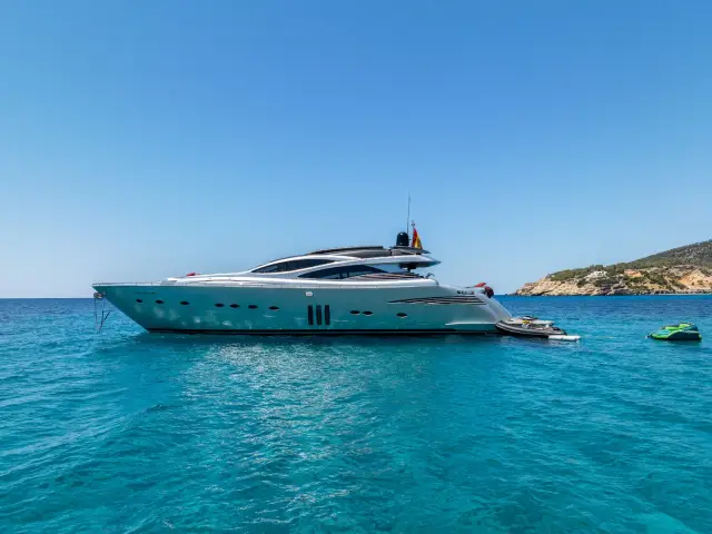 XAMAN | Pershing 90 — 4 / 47