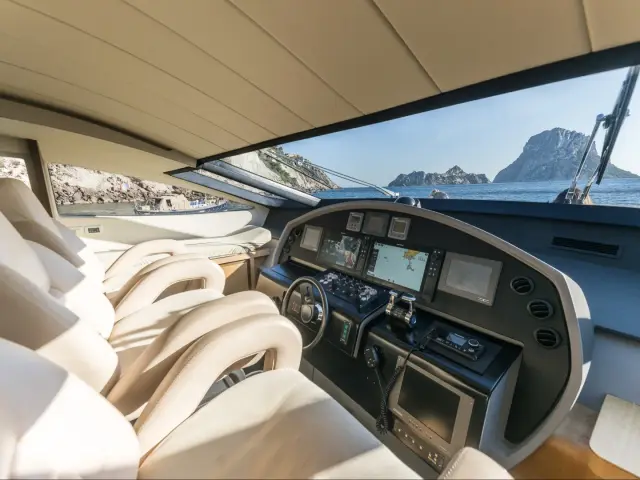XAMAN | Pershing 90 — 39 / 47