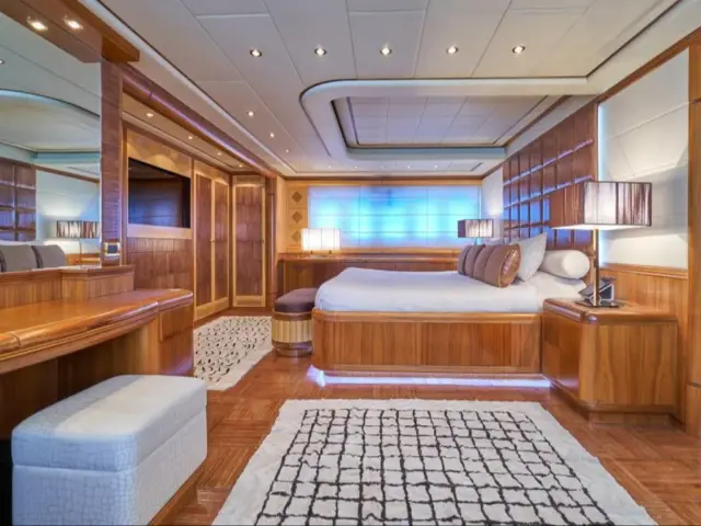 SHANE | Mangusta 130 — 26 / 33