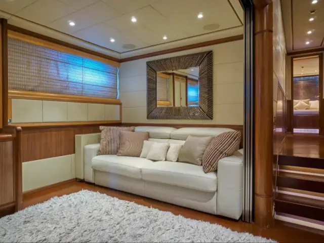 SHANE | Mangusta 130 — 31 / 33