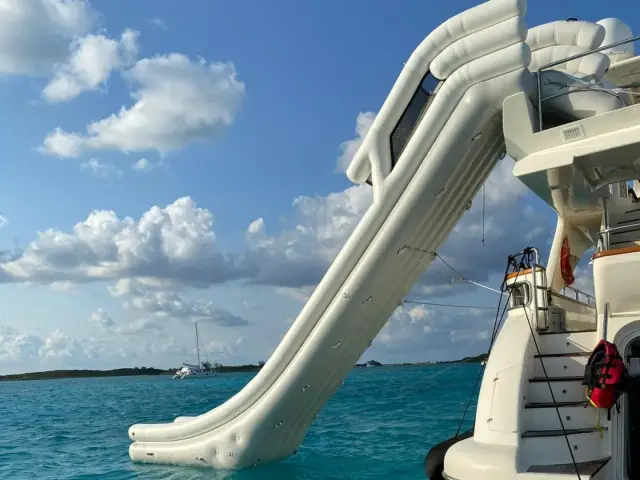 BABIECA | Azimut 105 — 10 / 17