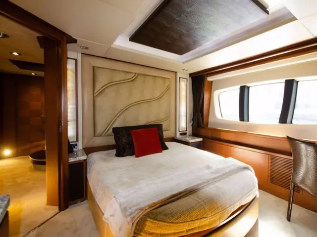 BABIECA | Azimut 105 — 16 / 17