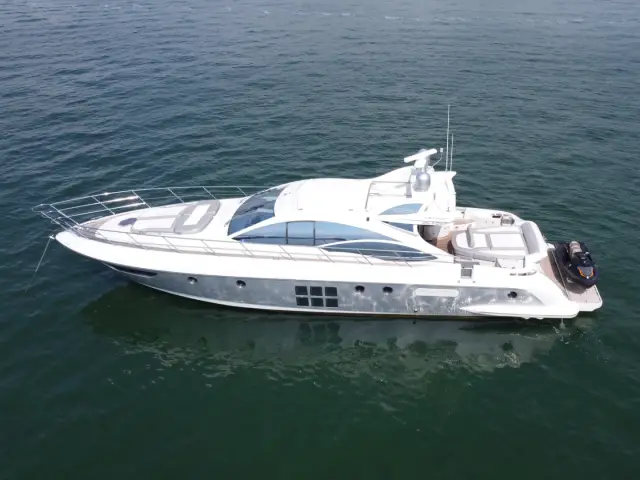 LIFE IS GREAT | Azimut 62S — 10 / 33