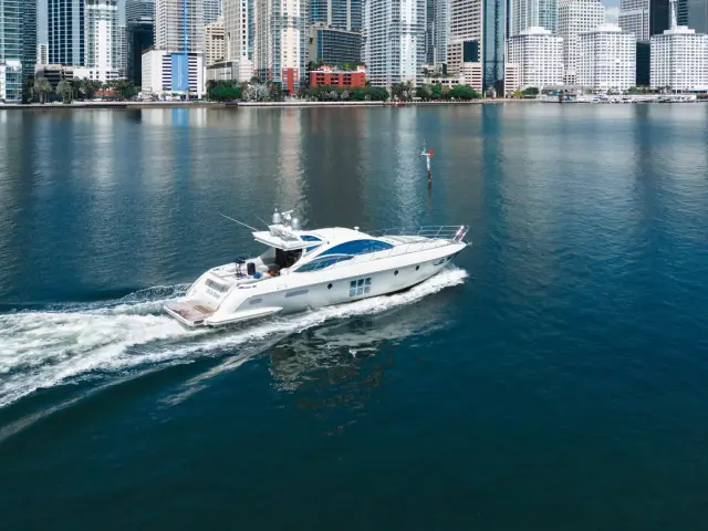 LIFE IS GREAT | Azimut 62S — 9 / 33