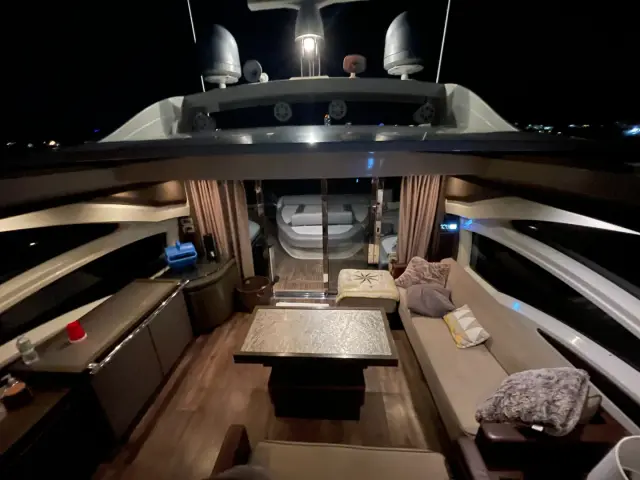 LIFE IS GREAT | Azimut 62S — 28 / 33