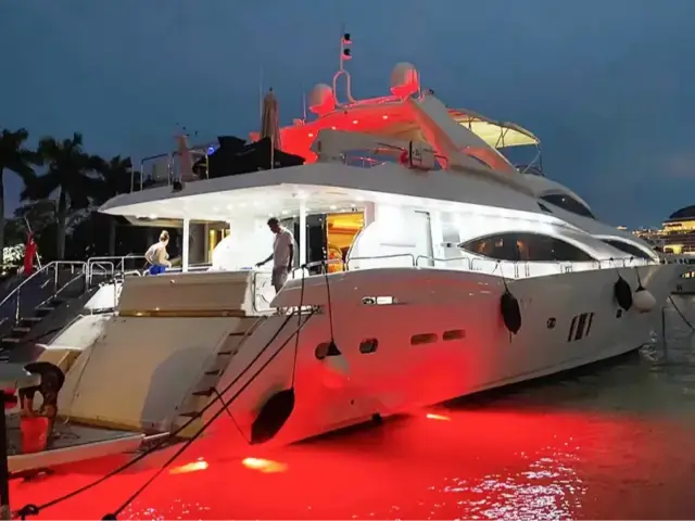 YCM105 | Sunseeker 105 — 50 / 75