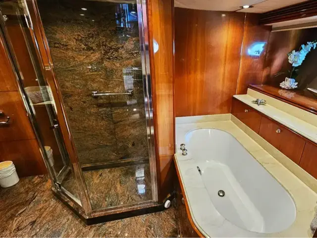 YCM105 | Sunseeker 105 — 66 / 75