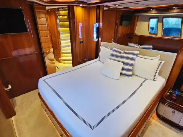 YCM105 | Sunseeker 105 — 72 / 75