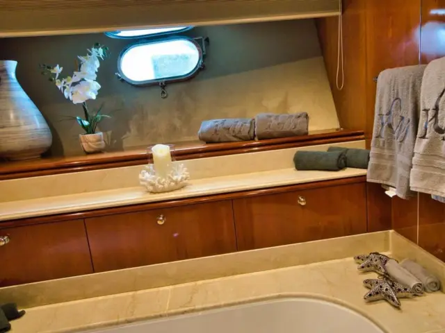 YCM105 | Sunseeker 105 — 35 / 75