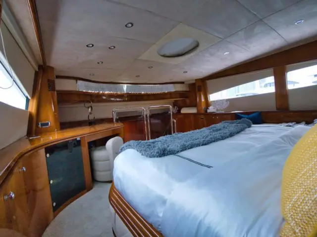 YCM105 | Sunseeker 105 — 31 / 75