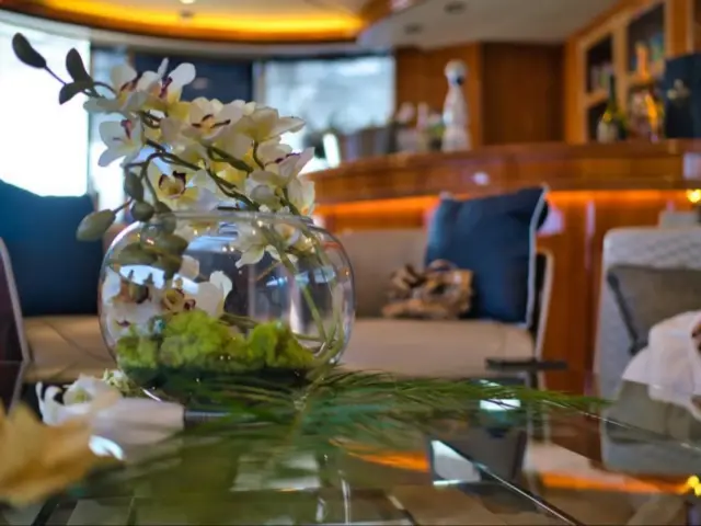 YCM105 | Sunseeker 105 — 30 / 75