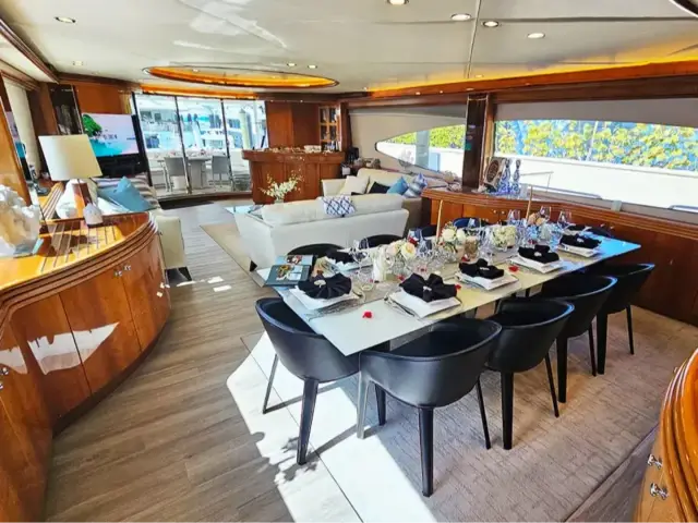 YCM105 | Sunseeker 105 — 61 / 75