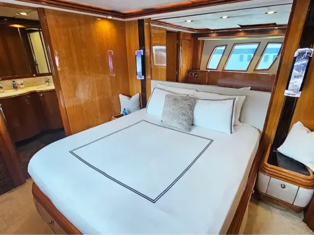 YCM105 | Sunseeker 105 — 74 / 75