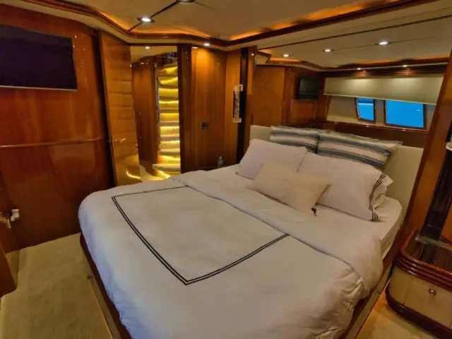 YCM105 | Sunseeker 105 — 32 / 75