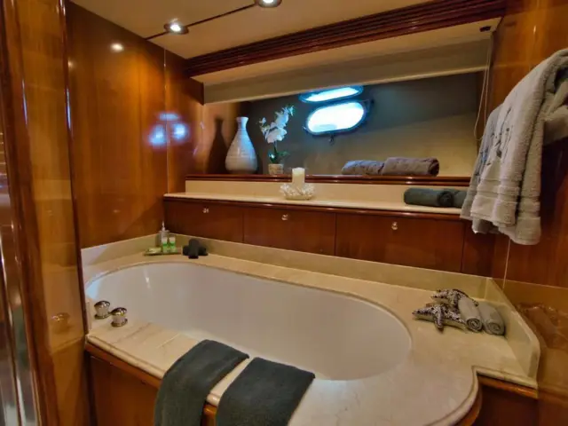 YCM105 | Sunseeker 105 — 42 / 75