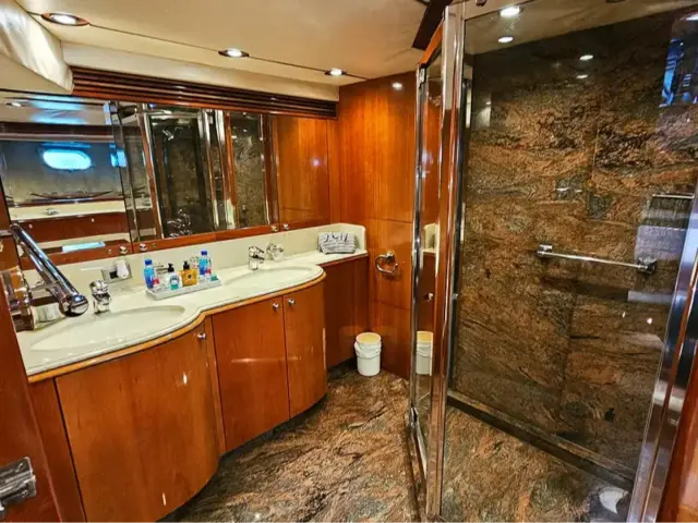 YCM105 | Sunseeker 105 — 67 / 75