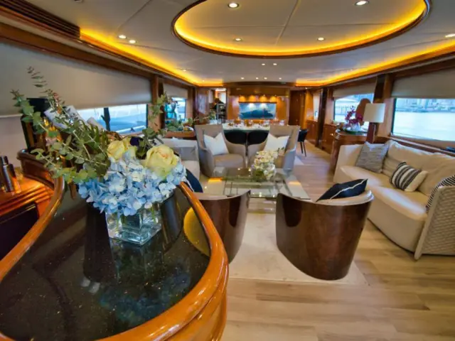 YCM105 | Sunseeker 105 — 44 / 75