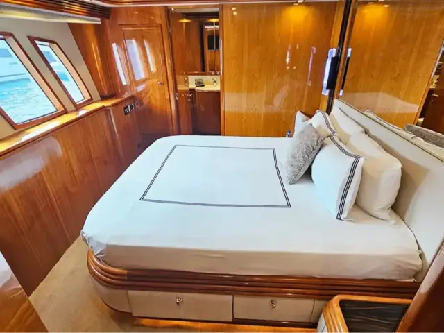 YCM105 | Sunseeker 105 — 73 / 75