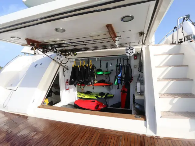YCM105 | Sunseeker 105 — 26 / 75