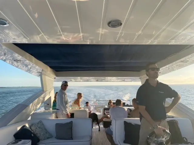 THE CABANA | Sunseeker 86 — 23 / 53