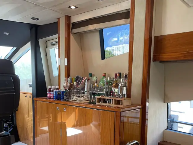THE CABANA | Sunseeker 86 — 37 / 53