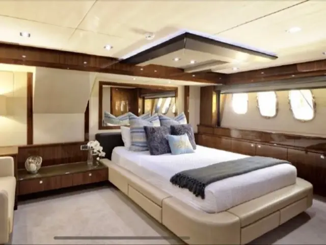 THE CABANA | Sunseeker 86 — 41 / 53
