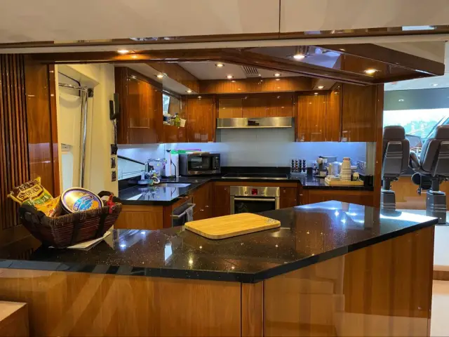 THE CABANA | Sunseeker 86 — 34 / 53
