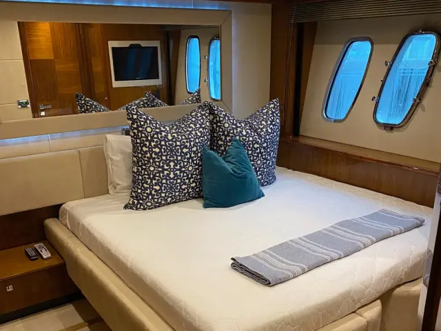 THE CABANA | Sunseeker 86 — 48 / 53