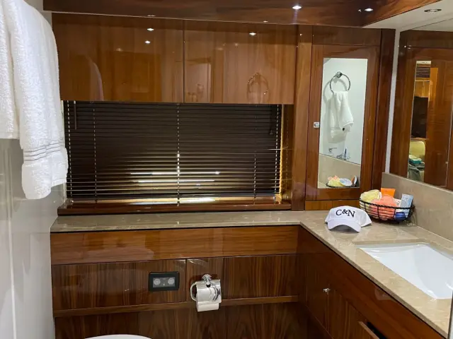 THE CABANA | Sunseeker 86 — 52 / 53