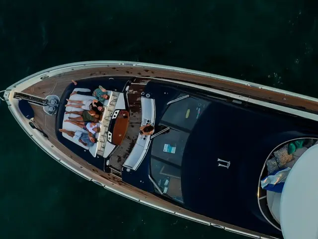 THE CABANA | Sunseeker 86 — 4 / 53